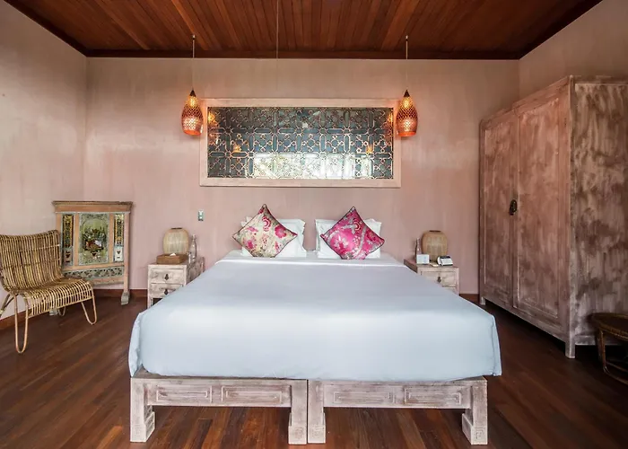 Manis Beachfront Candi Dasa (Bali)