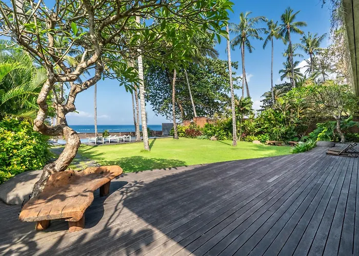 Villa Manis Beachfront *